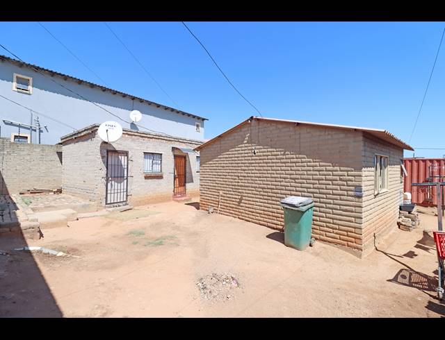 9 BEDROOM HOUSE FOR SALE IN COSMO CITY